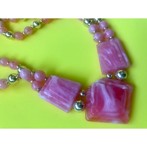 Vintage Bubble Gum Pink 1950's Marbled Plastic Bead Necklace - Picture 4 of 4